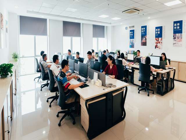 上海校园玻璃钢雕塑大概价格多少